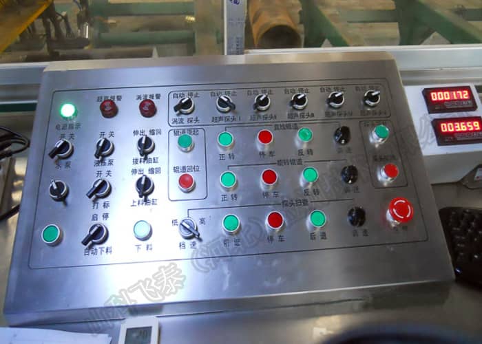 自動(dòng)探傷設(shè)備電控臺.jpg 自動(dòng)探傷設(shè)備電控臺.jpg